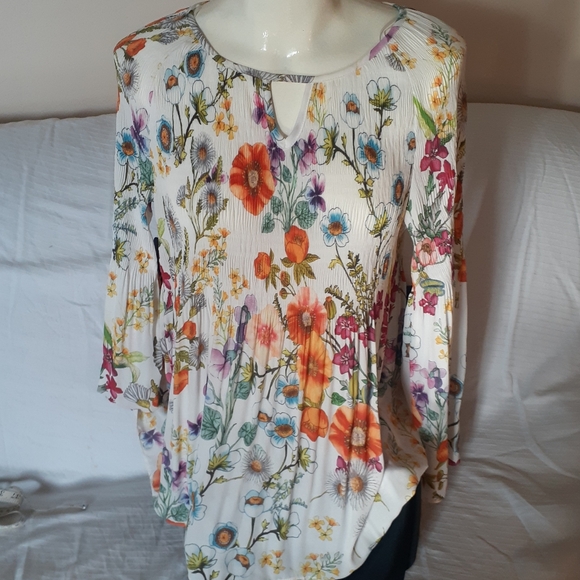 Charlie B New Beautiful Flowy Flower Blouse Tunic - Picture 7 of 16